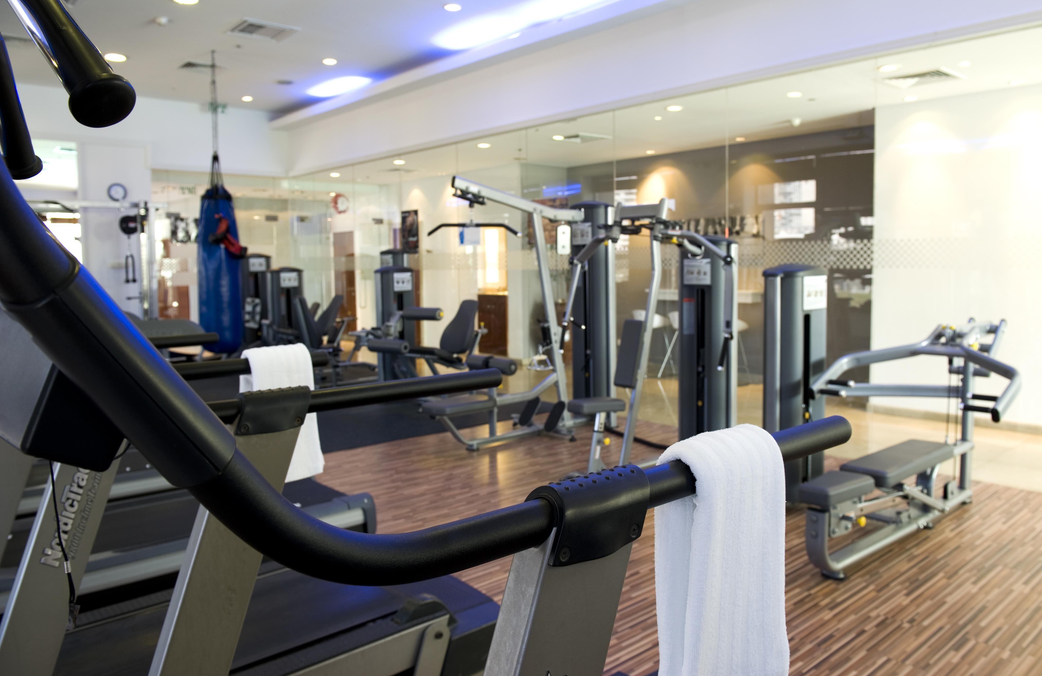 レオナルド シティ タワー ホテル テル アビブ Giv‘atayim エクステリア 写真 The gym at the hotel
