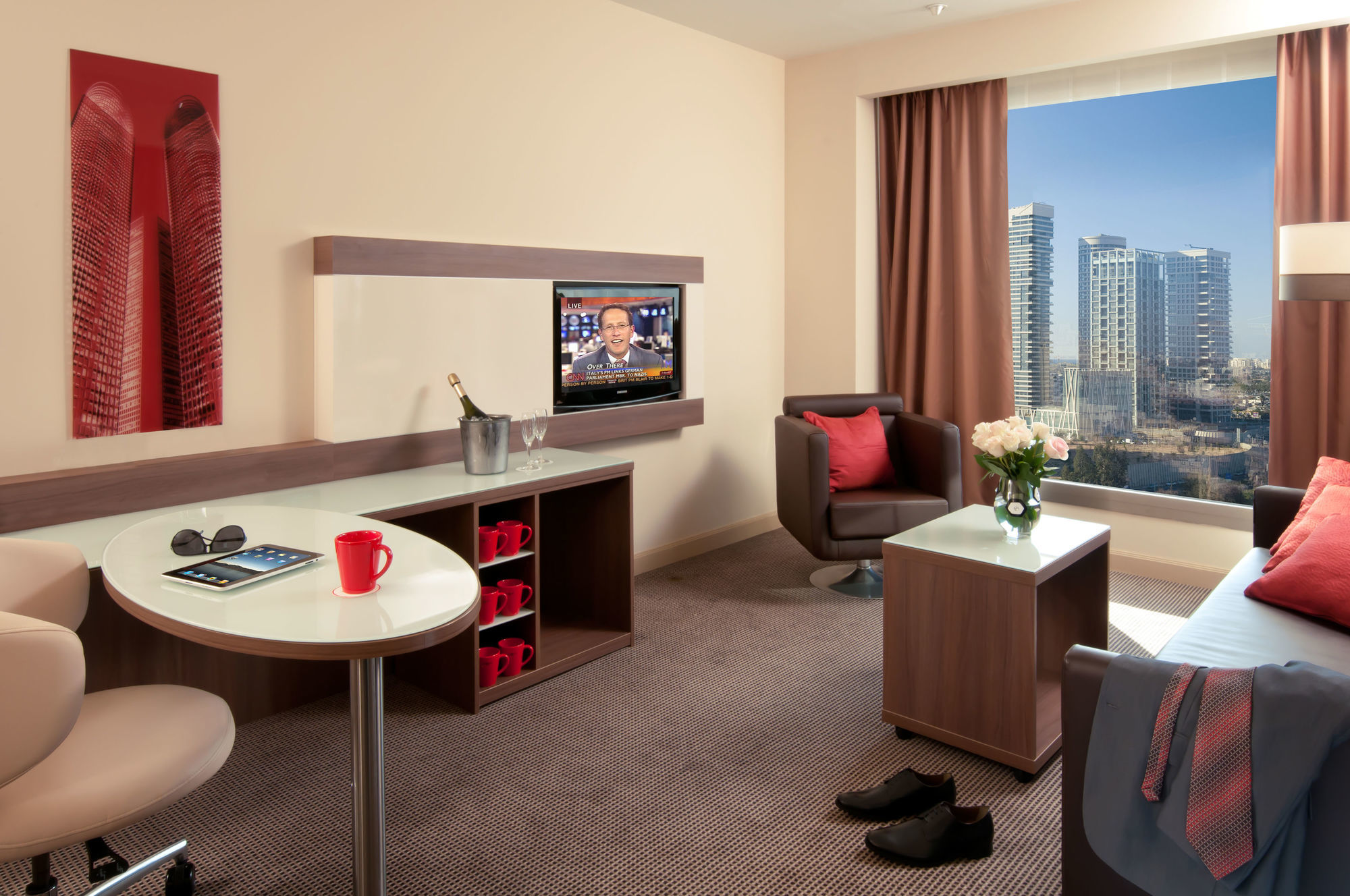 レオナルド シティ タワー ホテル テル アビブ Giv‘atayim エクステリア 写真 A typical room at the Radisson Blu in Dubai