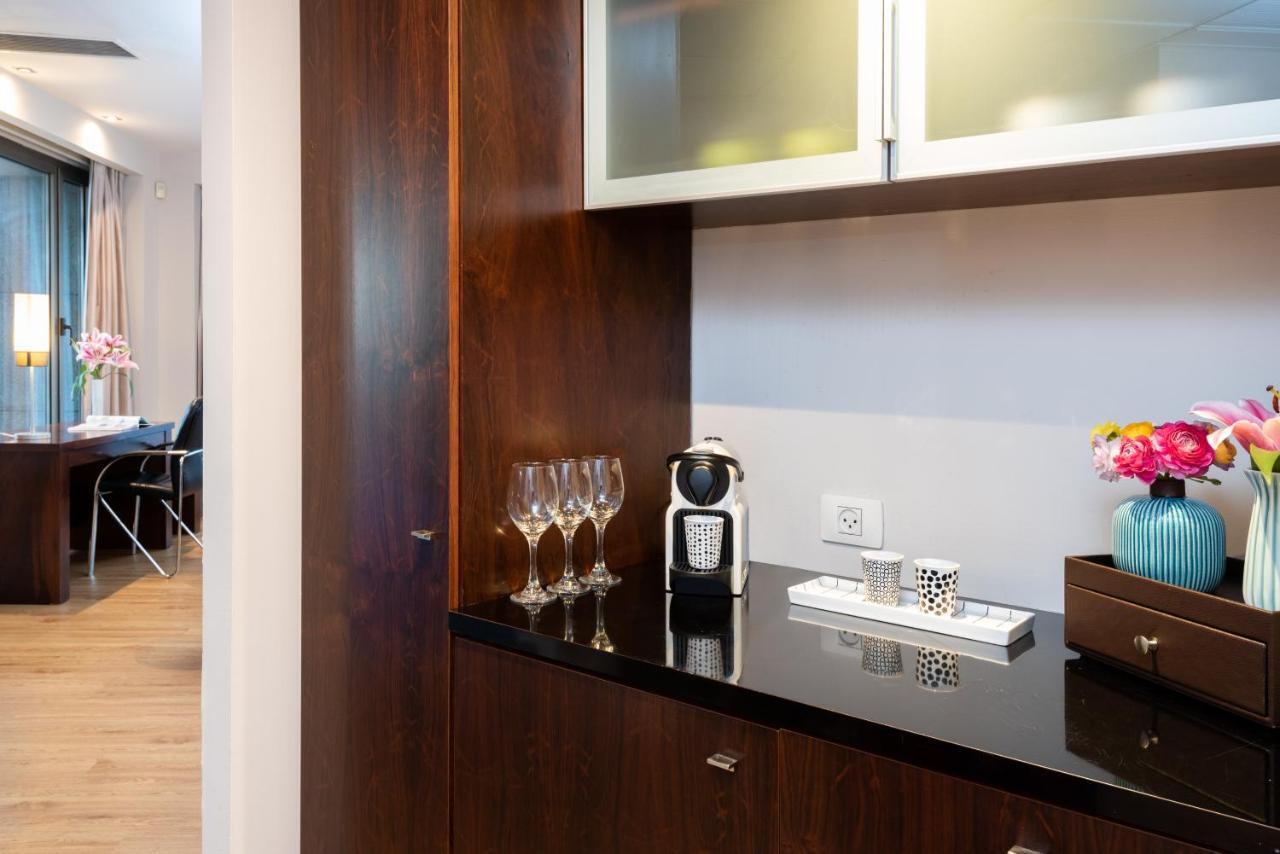 レオナルド シティ タワー ホテル テル アビブ Giv‘atayim エクステリア 写真 A Nespresso machine in a hotel